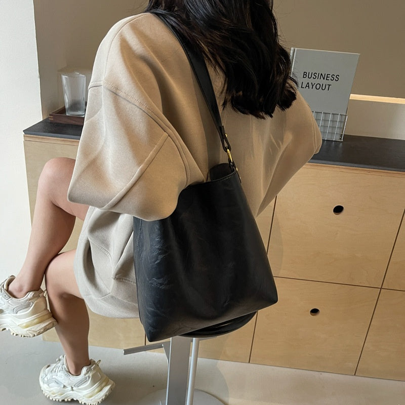 Versatile tote bag women's shoulder bag women's large capacity commuting bucket bag