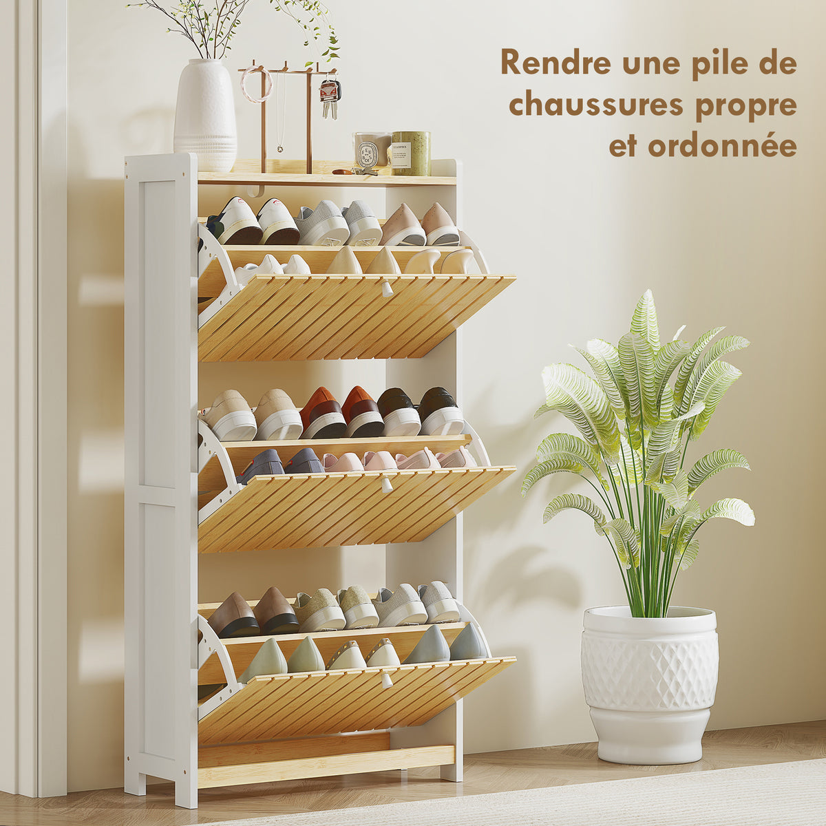 Meuble à chaussures 18 paires avec 3 tiroirs rabattables, portes en bambou à lattes, 60x24x118cm, blanc et bois naturel