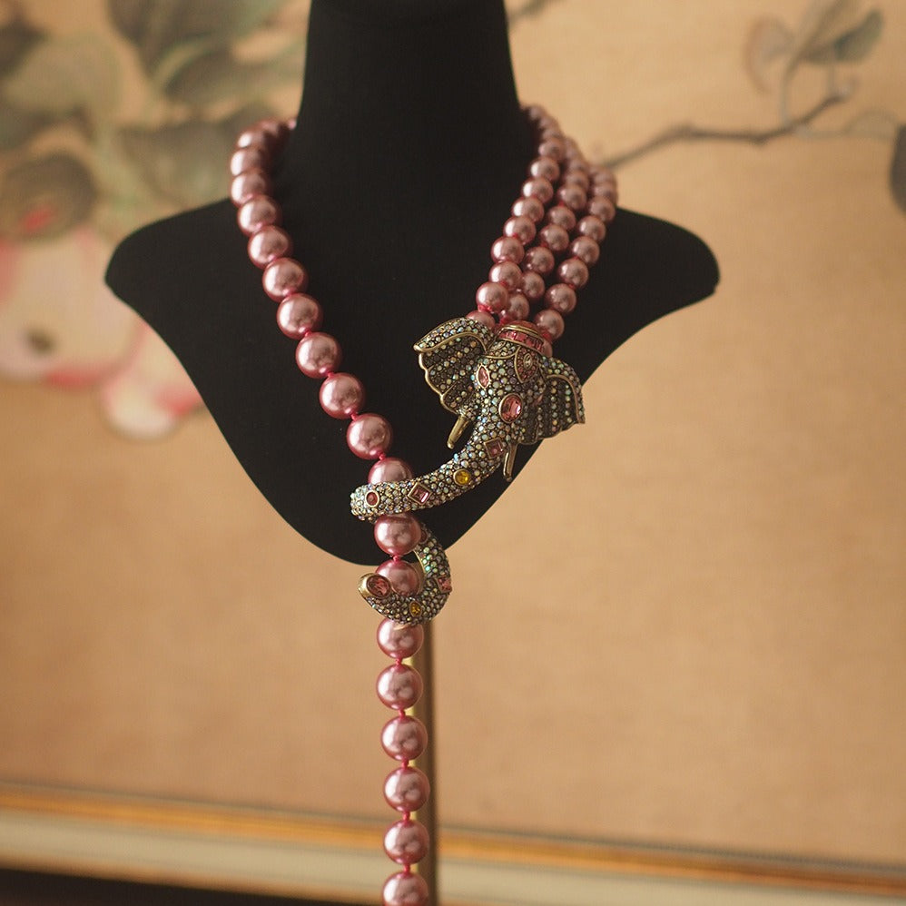 Collier Éléphant Rose Luxe – Cristal et Pierre Précieuse